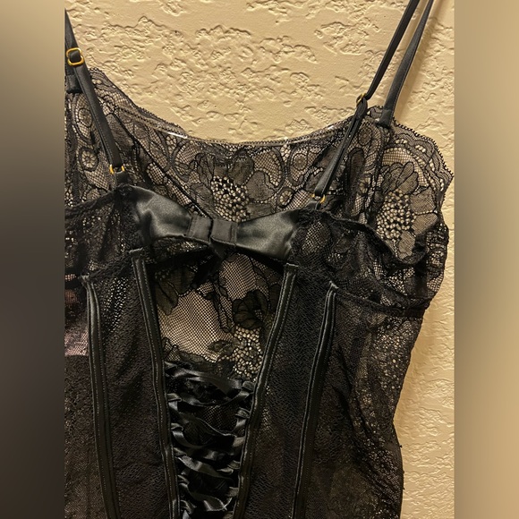 *** PRICE DROPPED $5 *** Victoria’s Secret Black Lace Lingerie - Picture 6 of 7